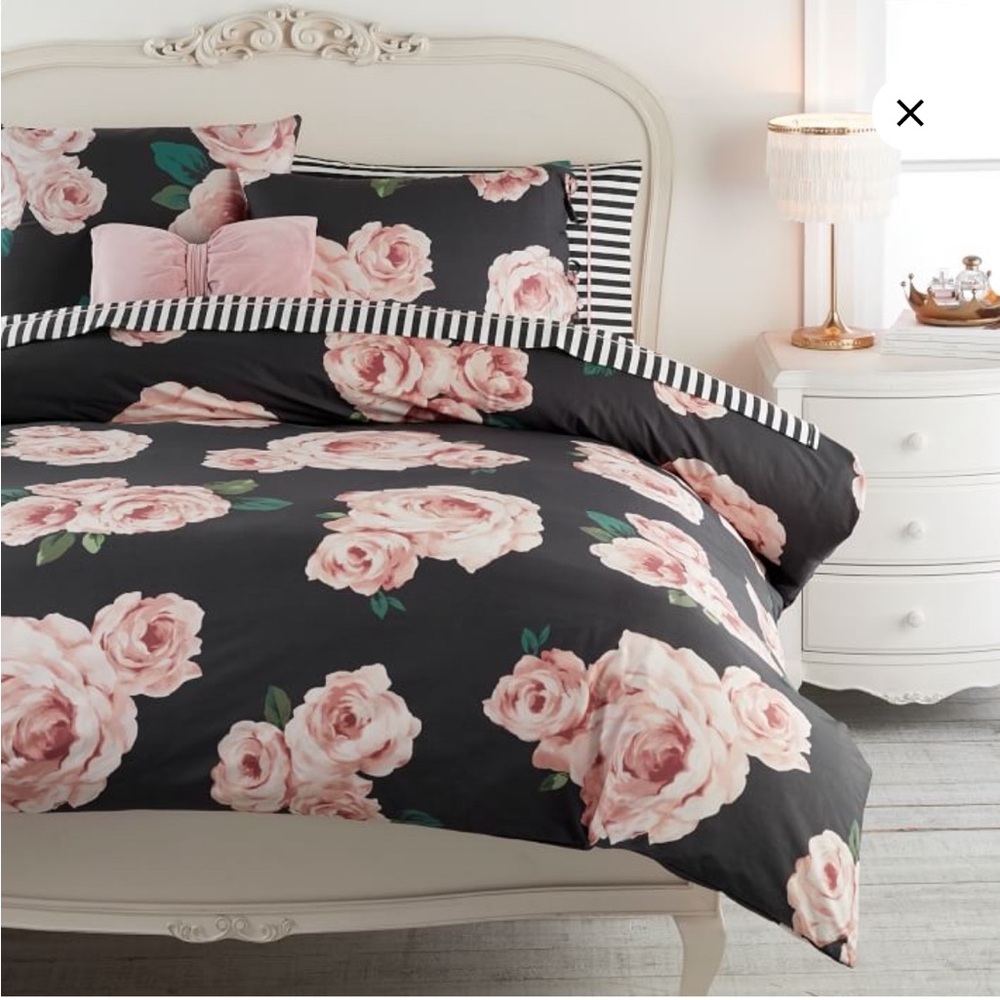 POTTERY BARN TEEN EMILY AND MERITT BED OF ROSES COMPLETE SET!!